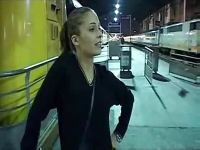Brunette youtube seksivideot kokeilee anaalia metsässä ensimmäistä kertaa elämässään