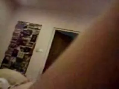 Aistillinen punapää saa ilmaiset seksivideot hänen kalju pillua rammed kotona