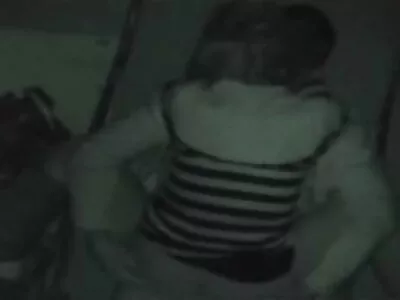 Mies menee golfiin vaimonsa sijasta ilmaisporno ja hän huijaa häntä