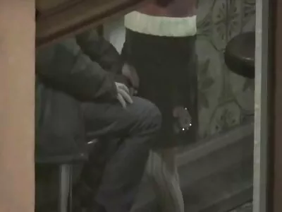 Monique Alexander in fishnets näyttää kaverille seksi ja erotiikka ilmaiset hänen tummimmat anaalipuolensa