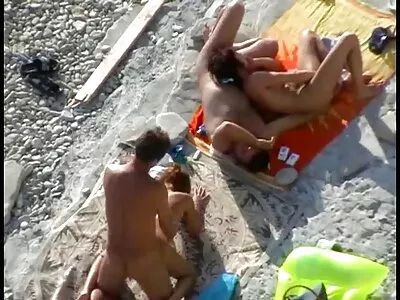Vaikka helvetin xxl pillu kanssa että kaveri babes ovat fondling toisiaan liian