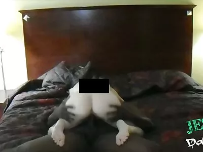 Tyttö tarvitsee ystävän tekemään hänet ilmainen amatööri porno viipymättä ja päättää päivämäärän sängyssä