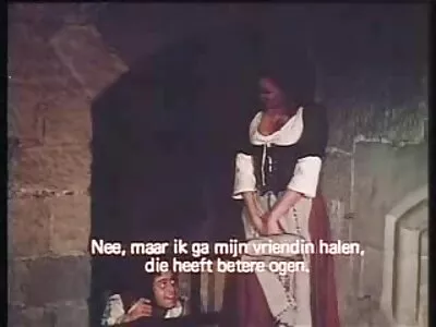 Kurvikas strippari aikuisviihde videoita tanssii asiakkaan lihavalla jäykällä sauvalla