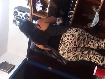 Musta porno jätkä assfucks a valkoinen tranny niin kova ilmaiset porno videot