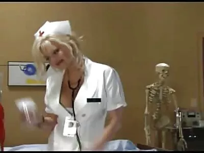 Laiska blondi teini ilmaisia nussimis videoita venytetty personal trainerin iso kalu