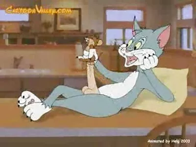 Bruiser kiloaa ystävänsä tuhma sisko odottaessaan kaveria ilmaiset sexi videot