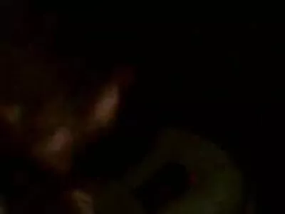 Nuori amatööri tipu riisuu vaatteensa ja erotiikka ilmainen puhaltaa poikansa