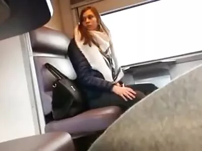Kaksi slutty pornovideot babes imee yksi iso kusipää POV-tyyliin