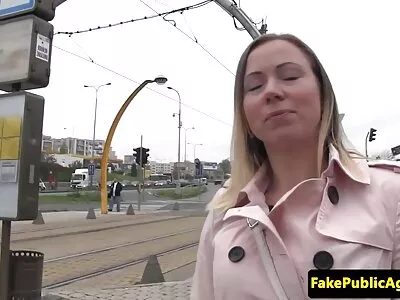 Vauvan suu ja kusipää porataan kuumassa kolmessa paikassa ilmaista porno