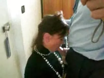 Nainen haluaa monia orgasmeja ilmaiset xxx videot päivittäin, jopa ollessaan lihallinen poikapuolen kanssa