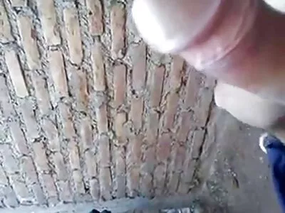 Nörtti teini imee ja vapauttaa ison ilmaiset porno filmit kukon toimistossa