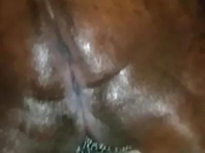 Teini -ikäinen tyttö perseestä suuhun niin ilmaista kovaa pornoa langidly kunnes suu täynnä siittiöitä